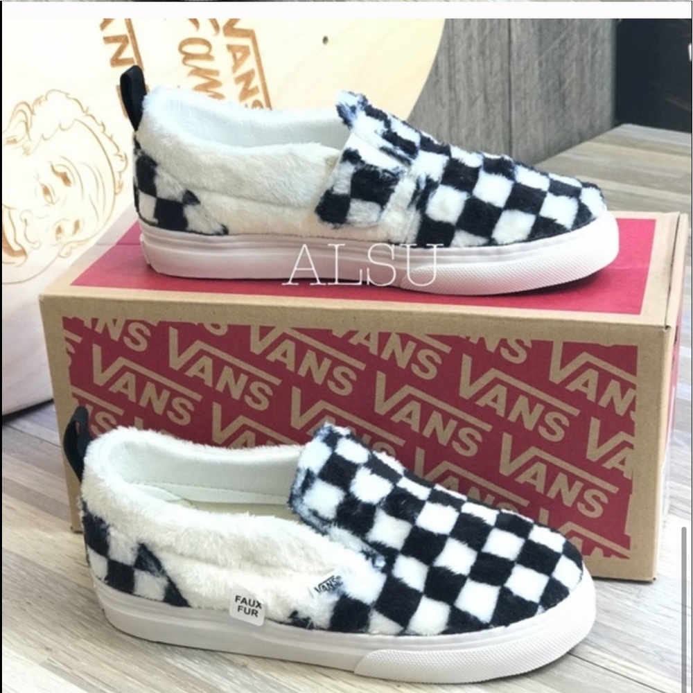 VANS Slip On V Sherpa Checkerboard Faux Fur Kid’s - Picture 5 of 7